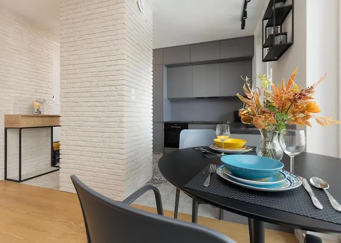 Trendy Apartment With Ac And Parking In Warsaw By Noclegi Renters