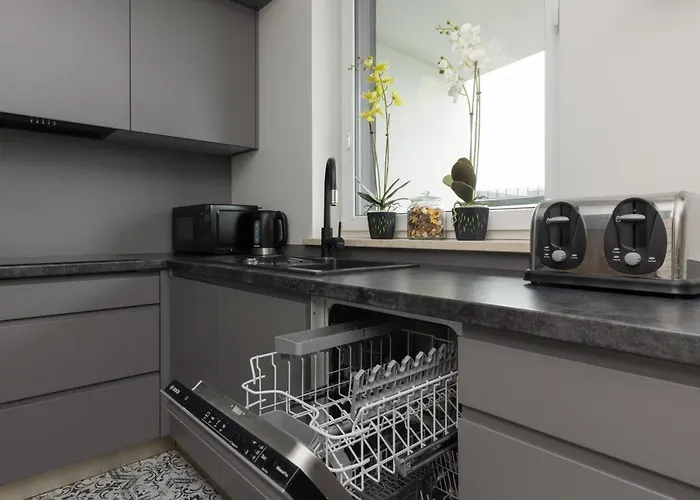 Trendy Apartment With Ac And Parking In Warsaw By Noclegi Renters