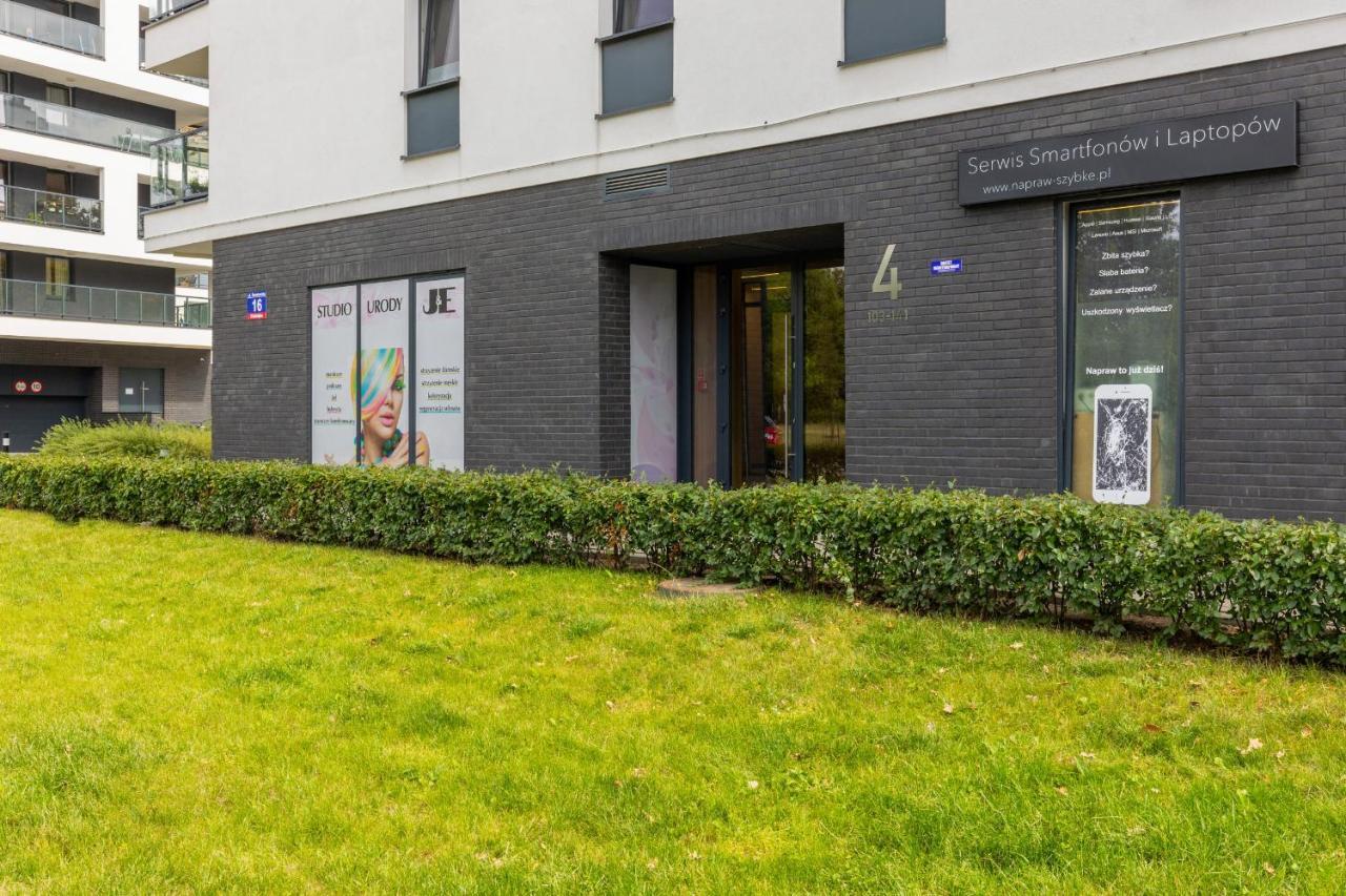 Trendy With Ac And Parking In By Renters Varsavia